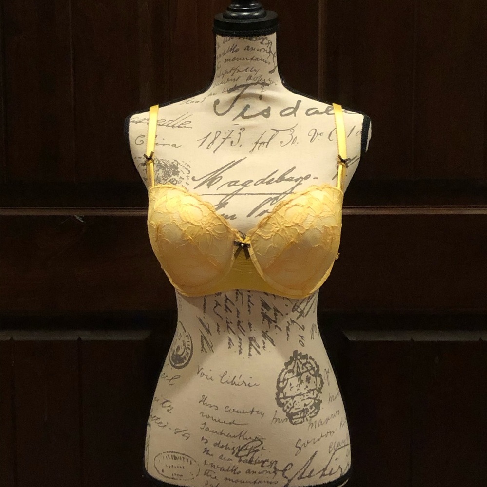 Victoria’s Secret balconet bra 34DD